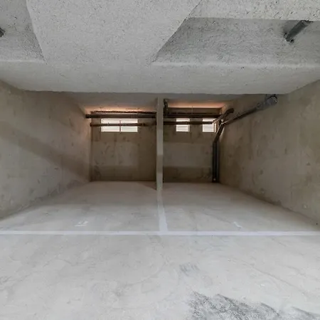 Avec Balcon-terrasse & Clim Apartman