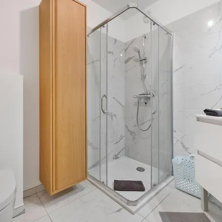 Apartman Avec Balcon-terrasse & Clim *