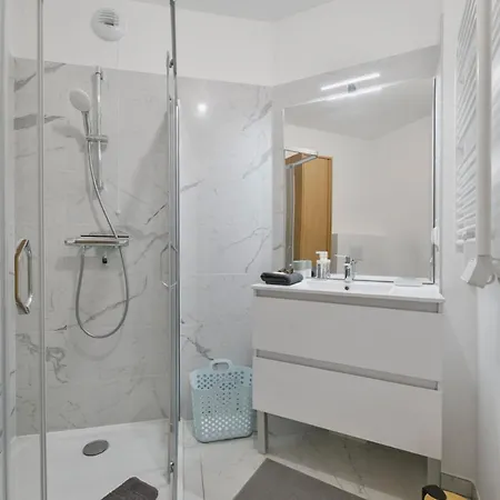 Avec Balcon-terrasse & Clim Apartman