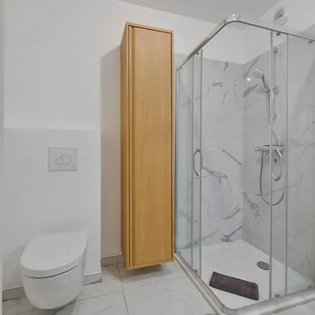 Avec Balcon-terrasse & Clim Apartman *