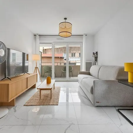 Daire Avec Balcon-terrasse & Clim *